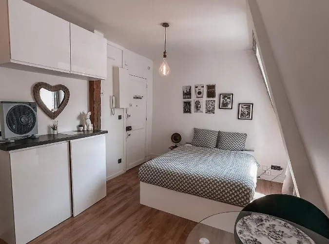 Alma - Amazing Eiffel Tower View