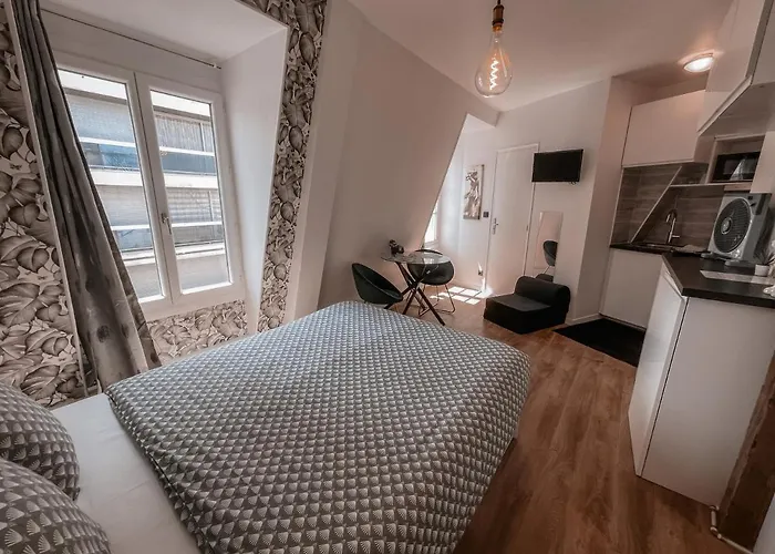 Alma - Amazing Eiffel Tower View Hotel