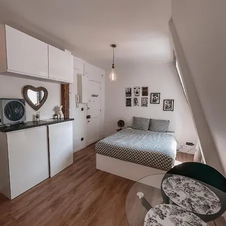 Alma - Amazing Eiffel Tower View