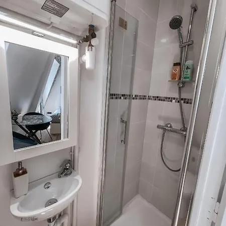 Отель Alma - Amazing Eiffel Tower View Париж