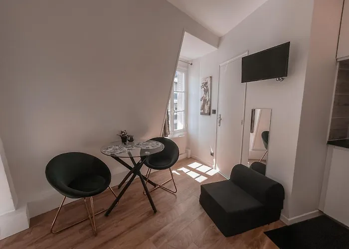 ホテル Alma - Amazing Eiffel Tower View *